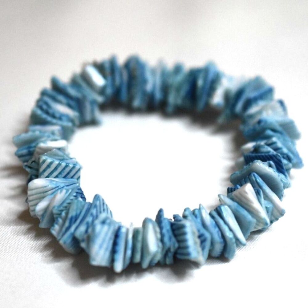 Island Beach Surfer Blue Puka Stacked Shell Chips 7" Stretch Unisex Bracelet